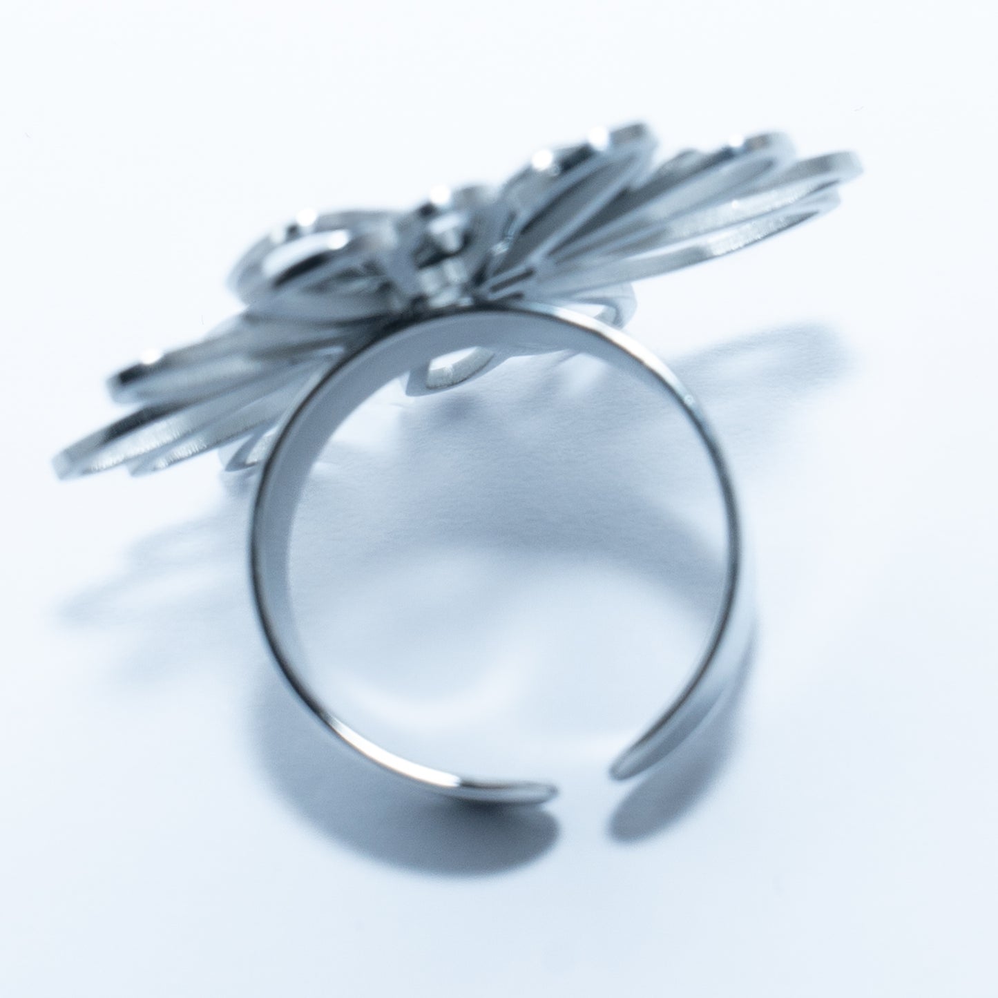 Bague argentée fleur ajustable – acier inoxydable waterproof