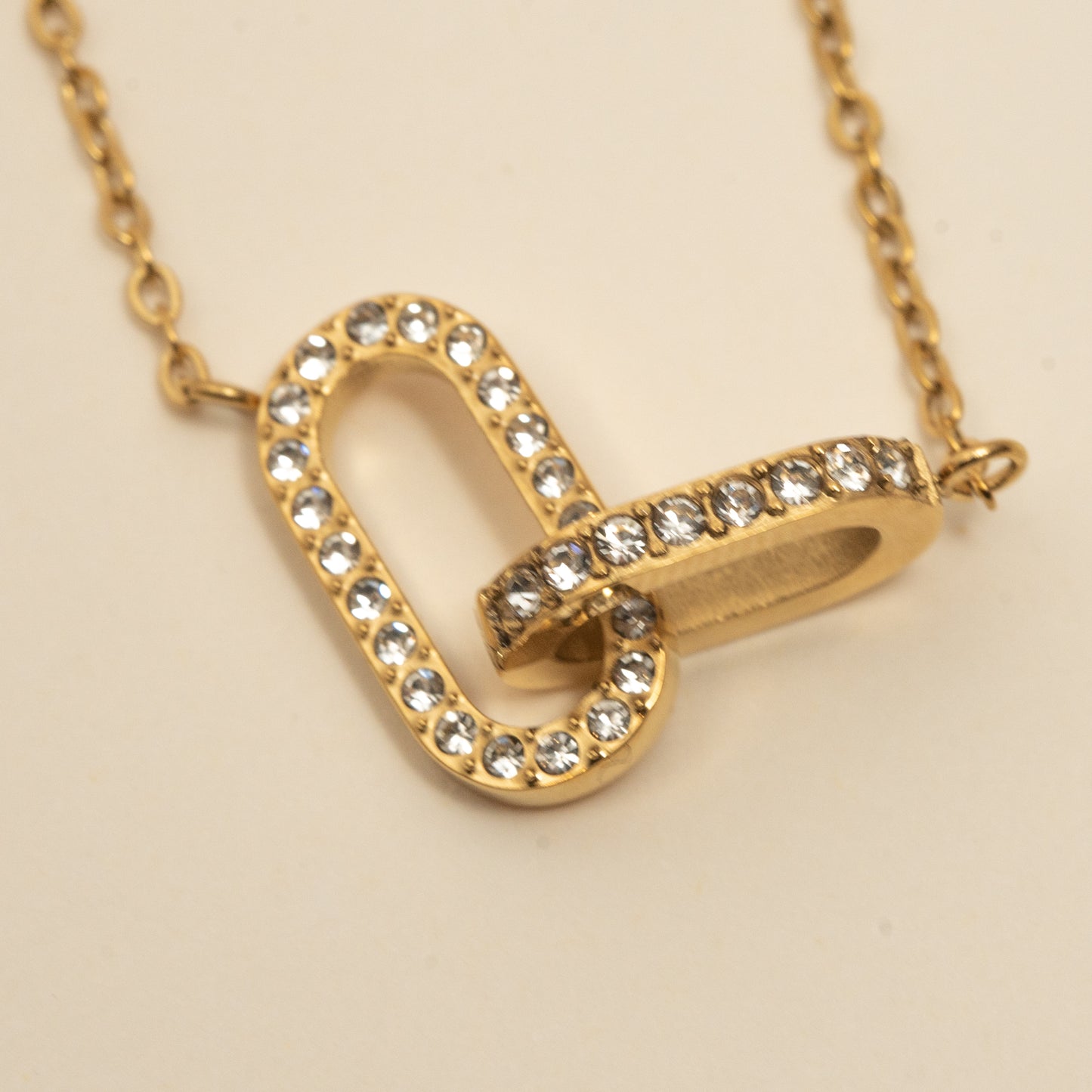 Collier fin à pendentif maillon serti – Plaqué or 18K