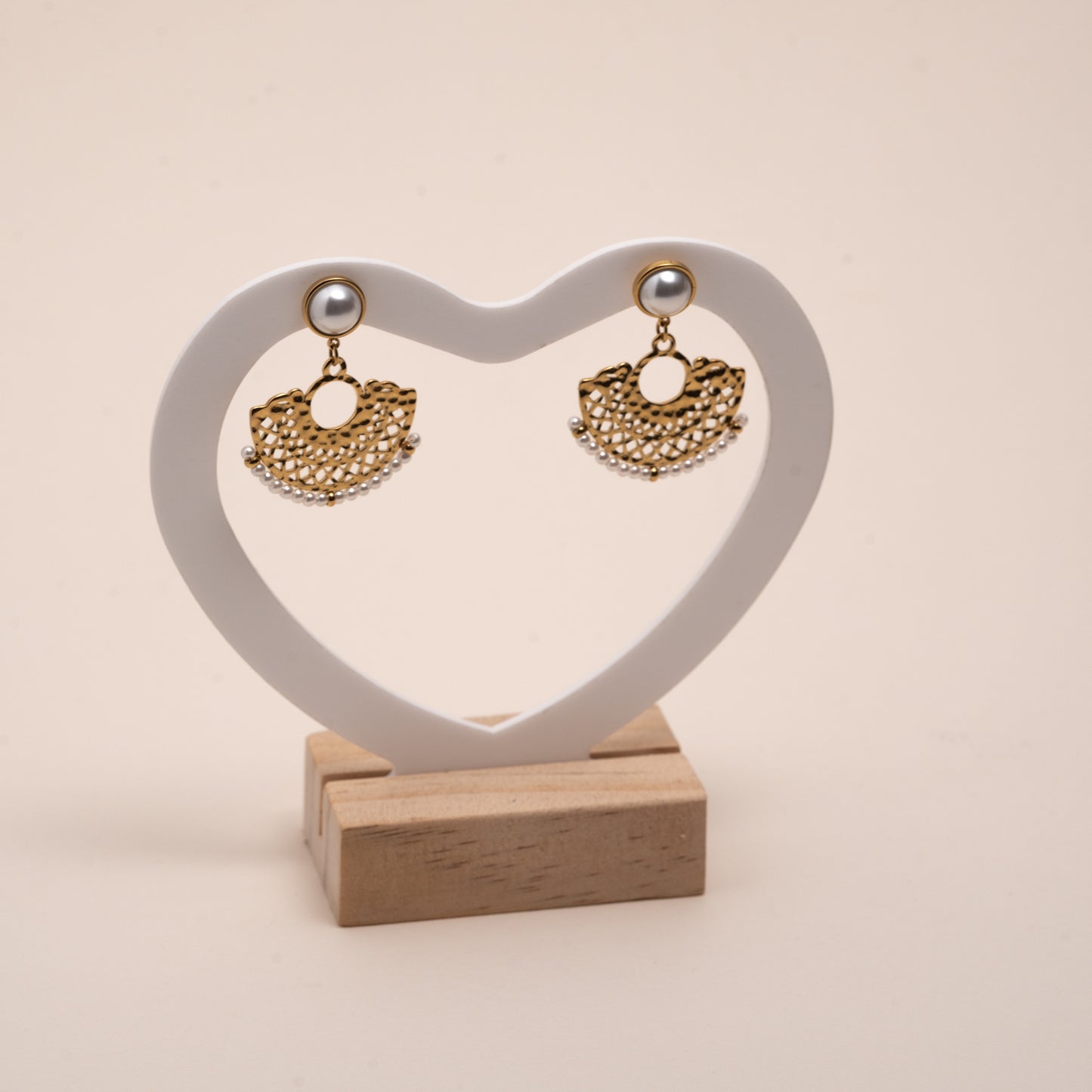 Boucles d'oreilles dorées perles blanches – acier inoxydable