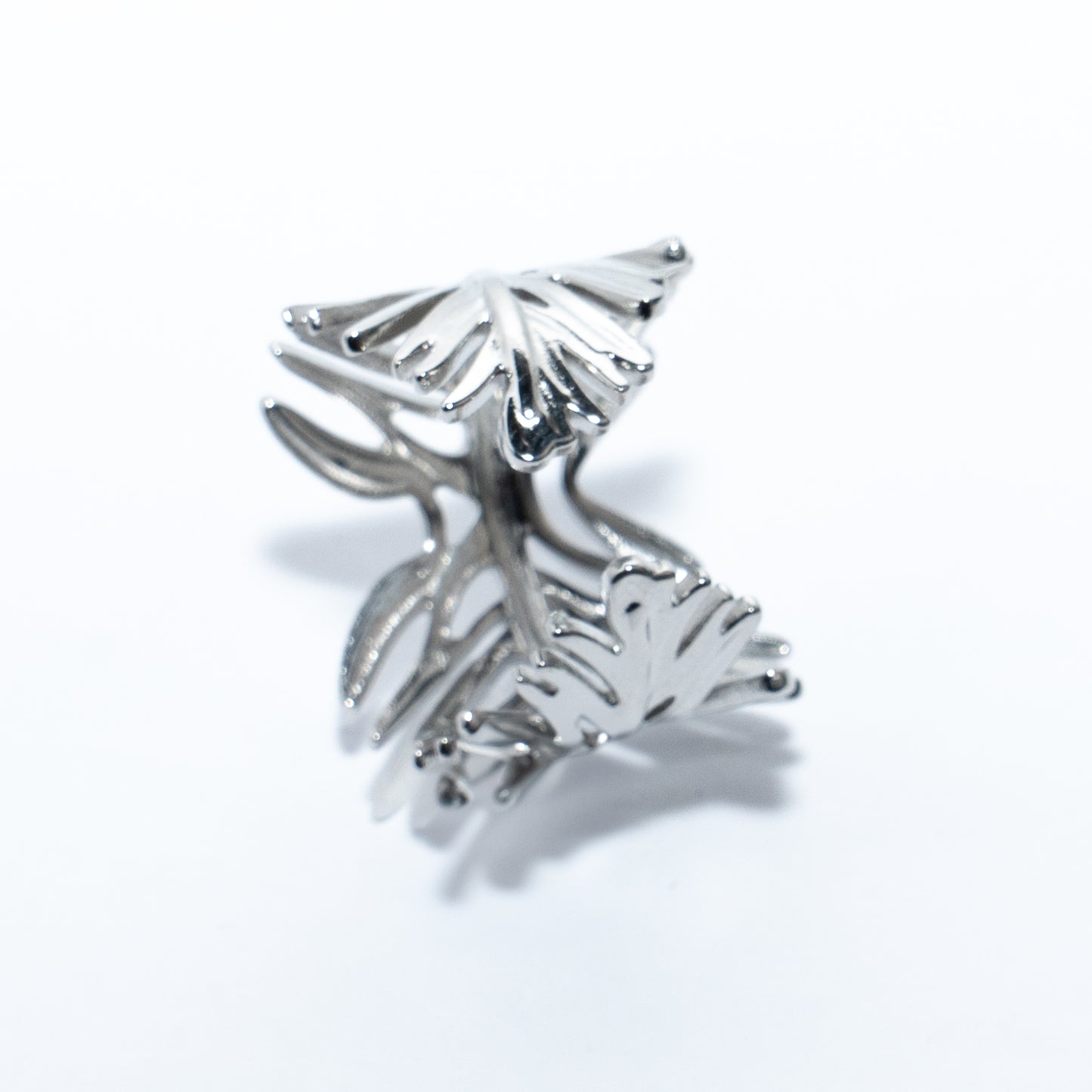 Bague argentée ajustable avec motif feuilles ajourées en acier inoxydable waterproof