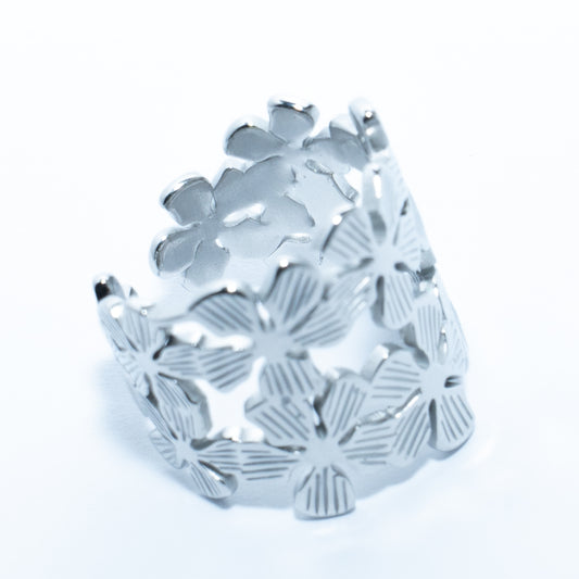 Bague argentée ajustable design floral ciselé en acier inoxydable waterproof