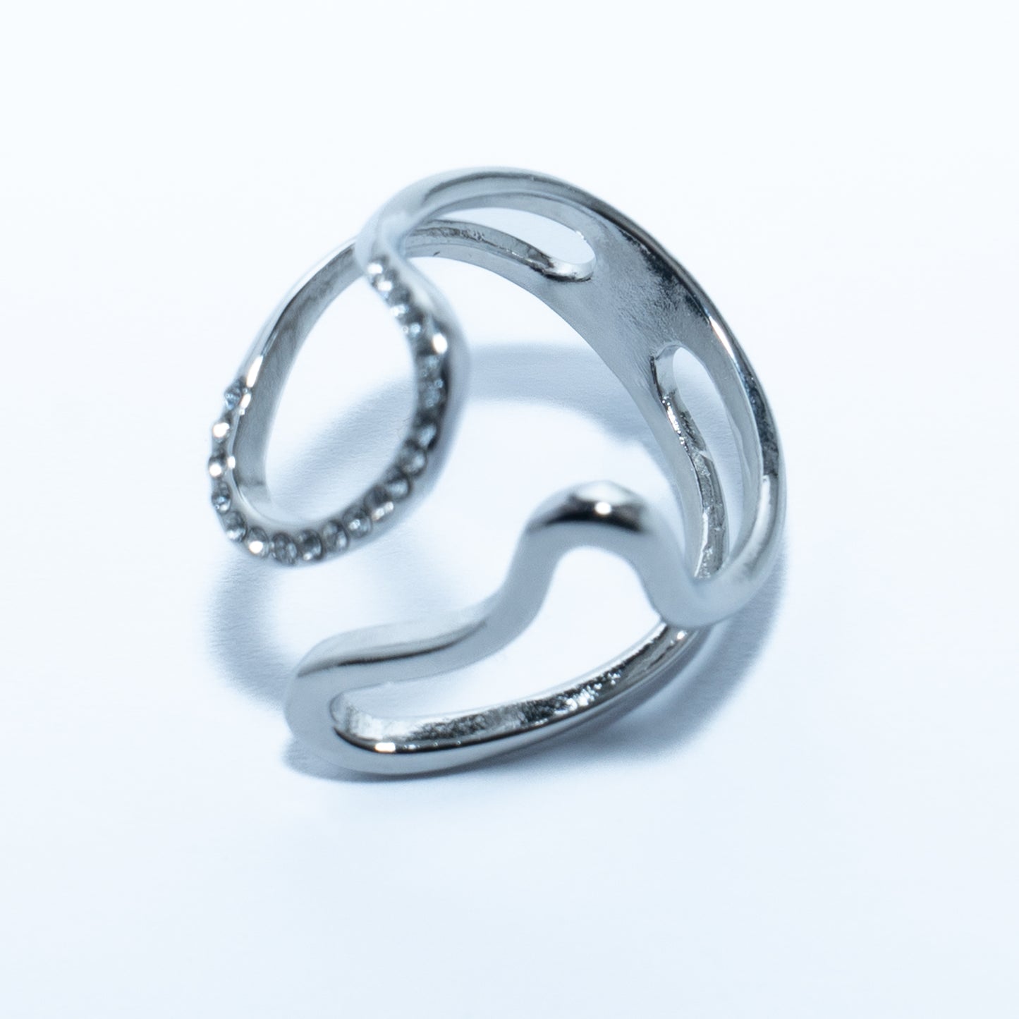 Bague argentée ajustable design moderne avec strass étincelants en acier inoxydable waterproof