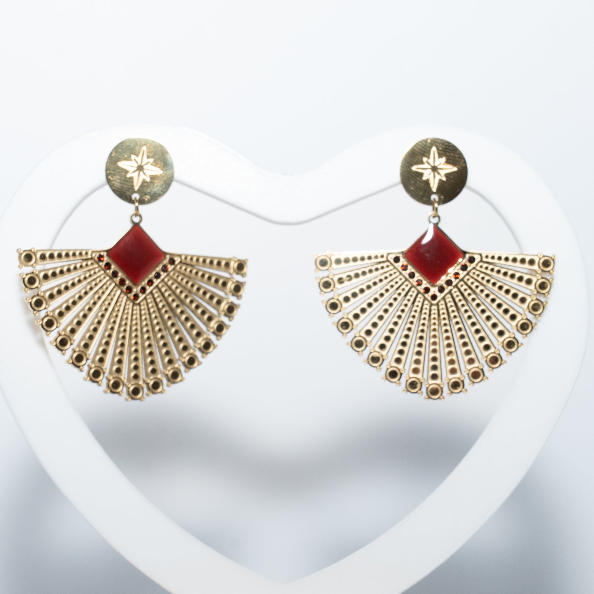 Boucles d'oreilles dorées design éventail avec touche brique en acier inoxydable waterproof