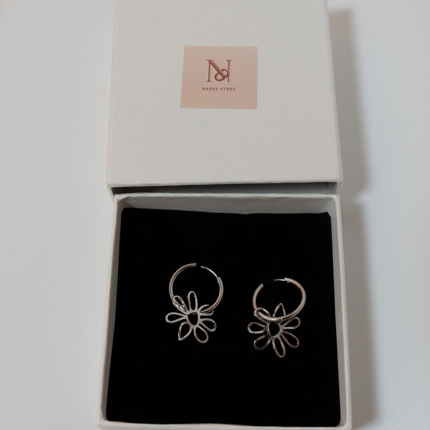 Boucles d'oreilles argentées fleur – acier inoxydable waterproof