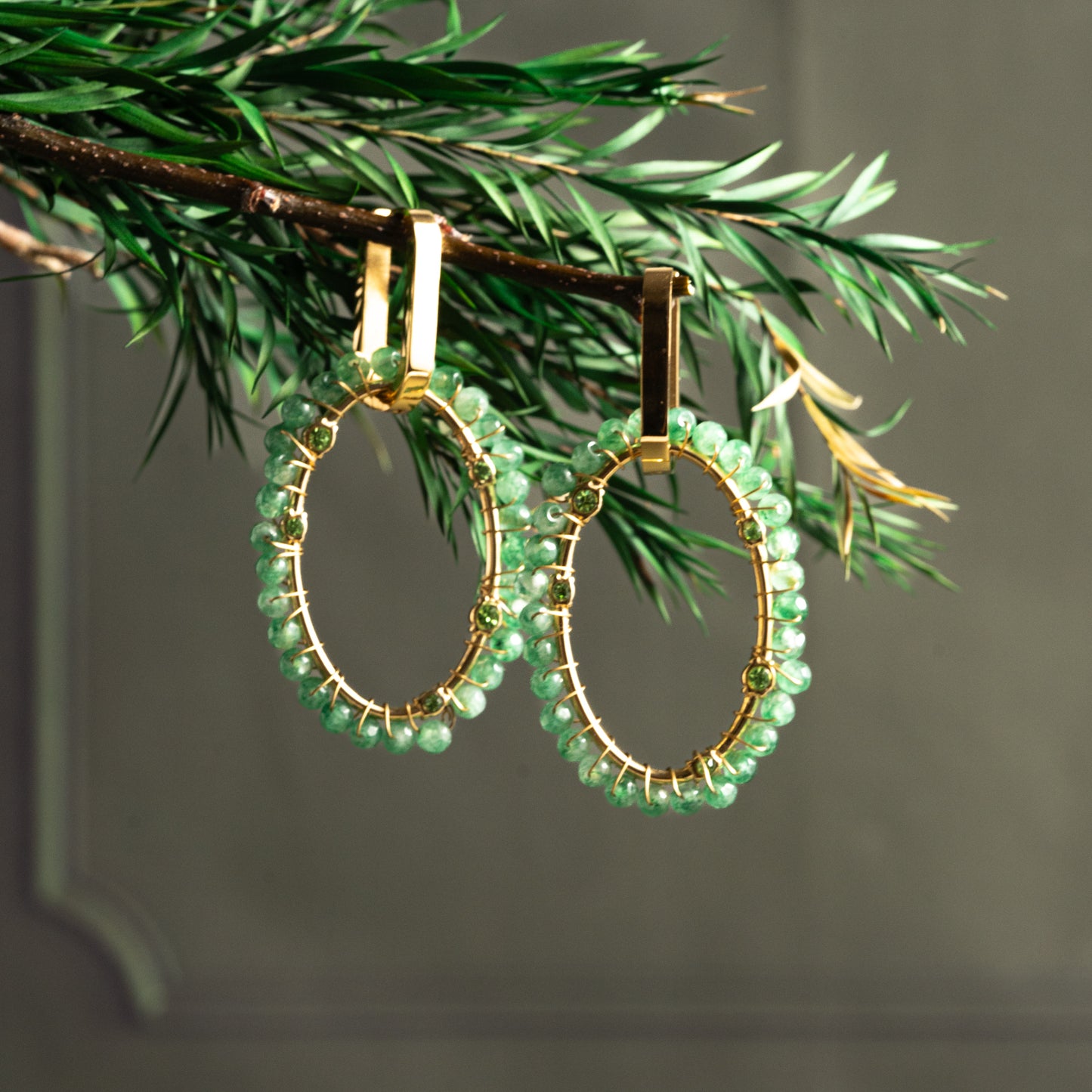 Boucles d'oreilles créoles dorées perles vertes – acier inoxydable waterproof