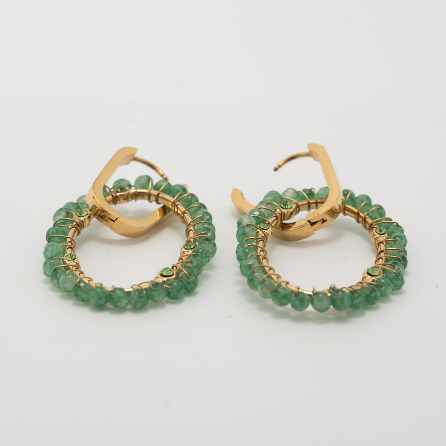 Boucles d'oreilles créoles dorées perles vertes – acier inoxydable waterproof