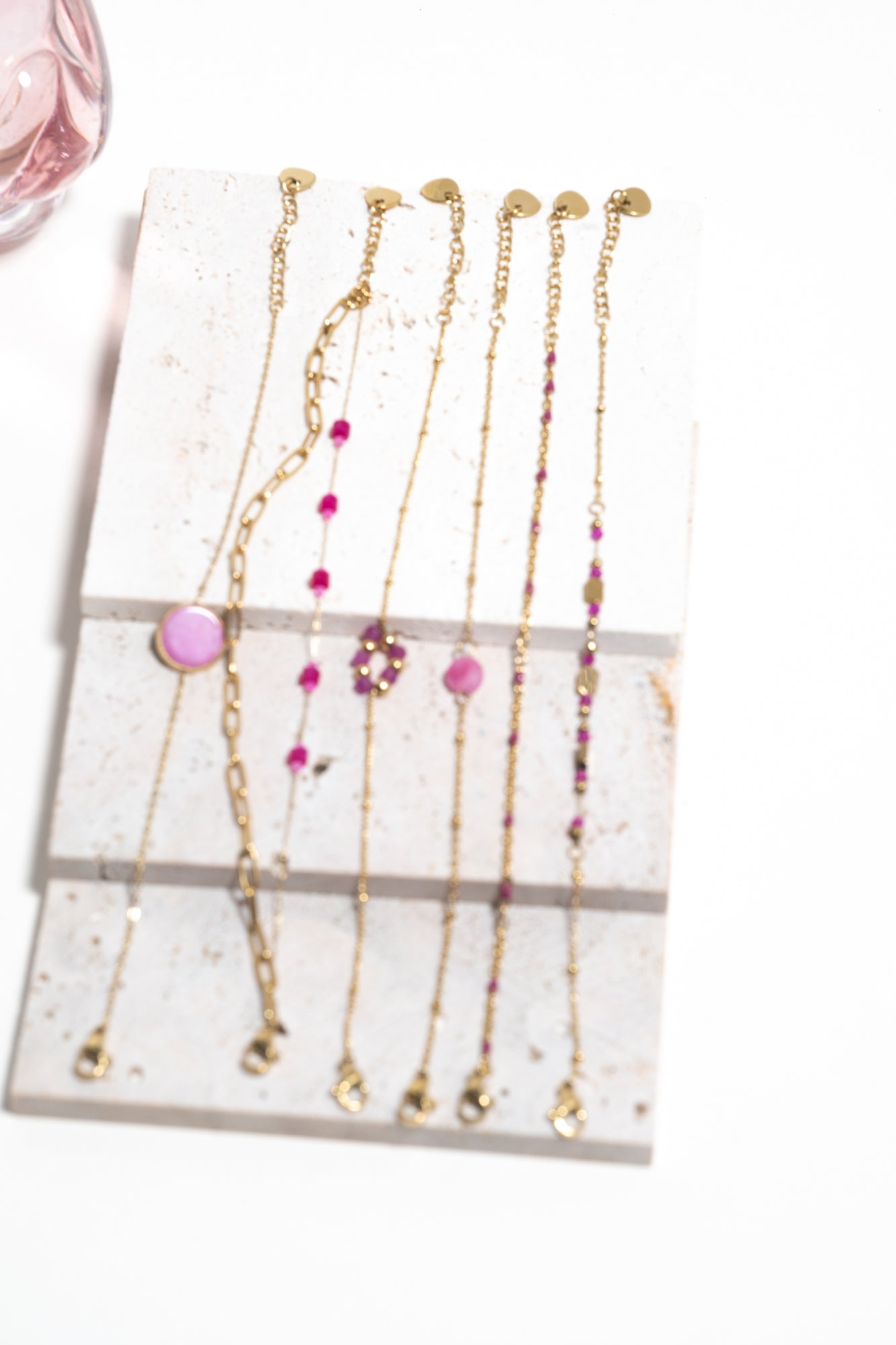 Lot de 6 bracelets dorés avec perles roses en acier inoxydable waterproof
