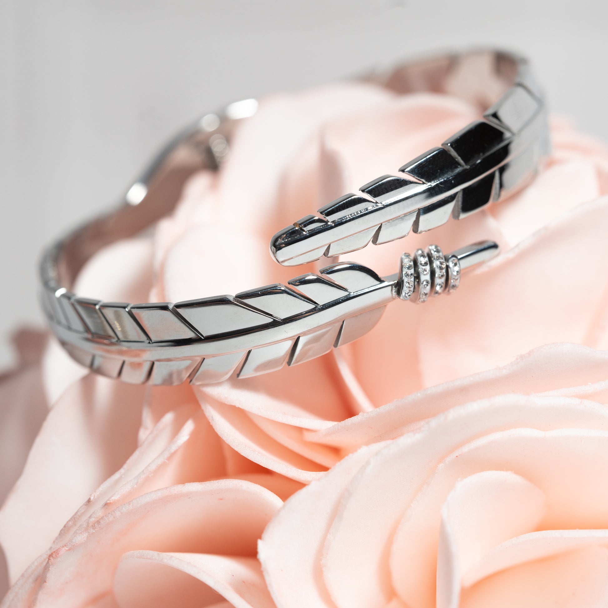 Bracelet argenté avec motif feuille et strass en acier inoxydable waterproof