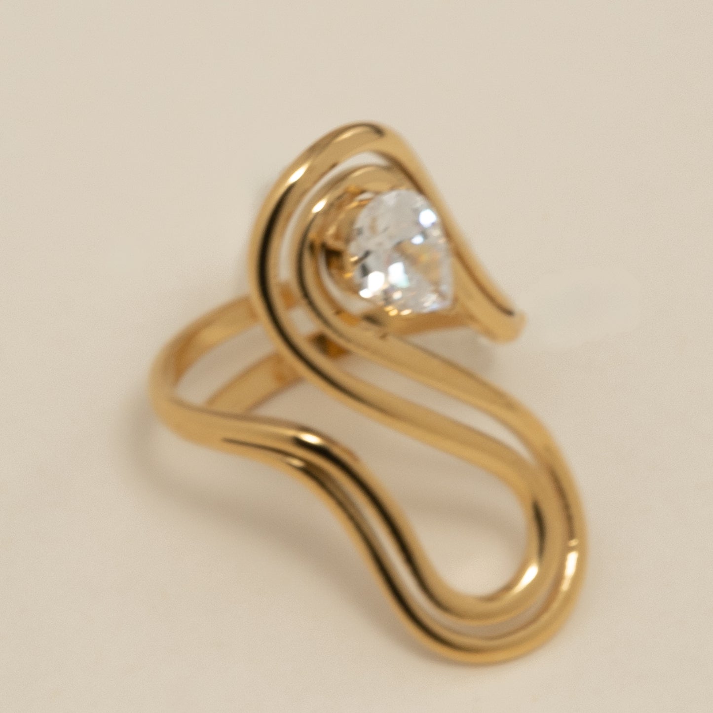 Bague ouverte en acier inoxydable plaqué or 18K.