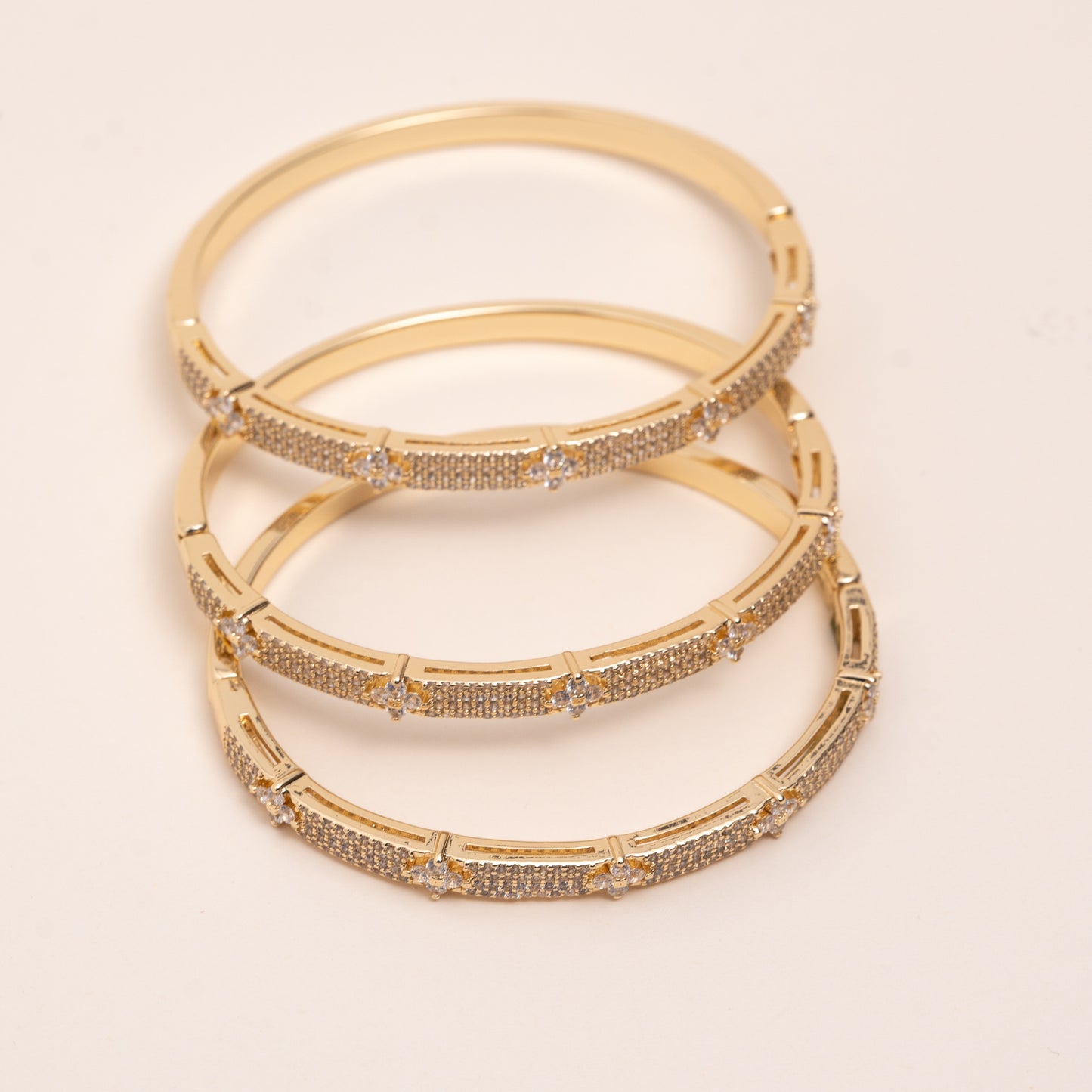 Bracelet Jonc doré avec strass- acier inoxydable-nassy steel