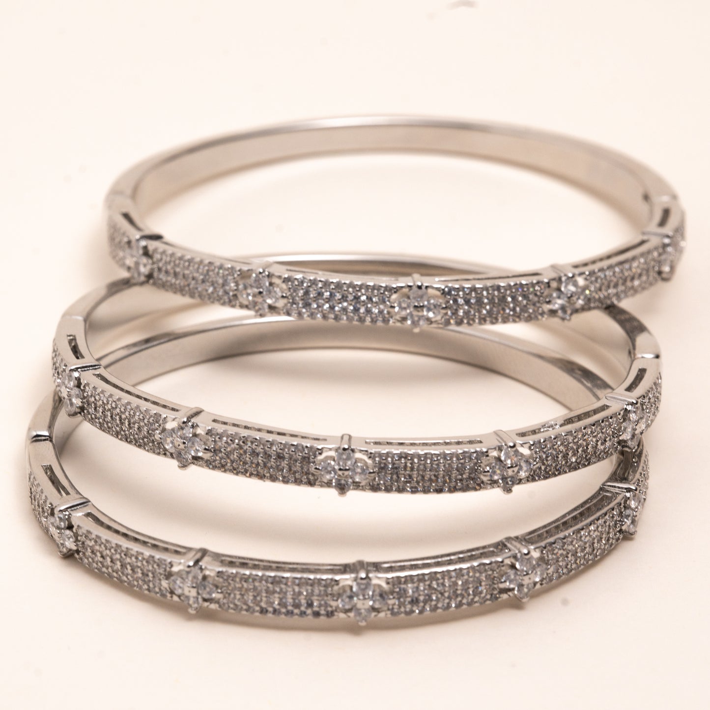 - Nouveaut - Bracelet argenté- strass-acier inoxydable