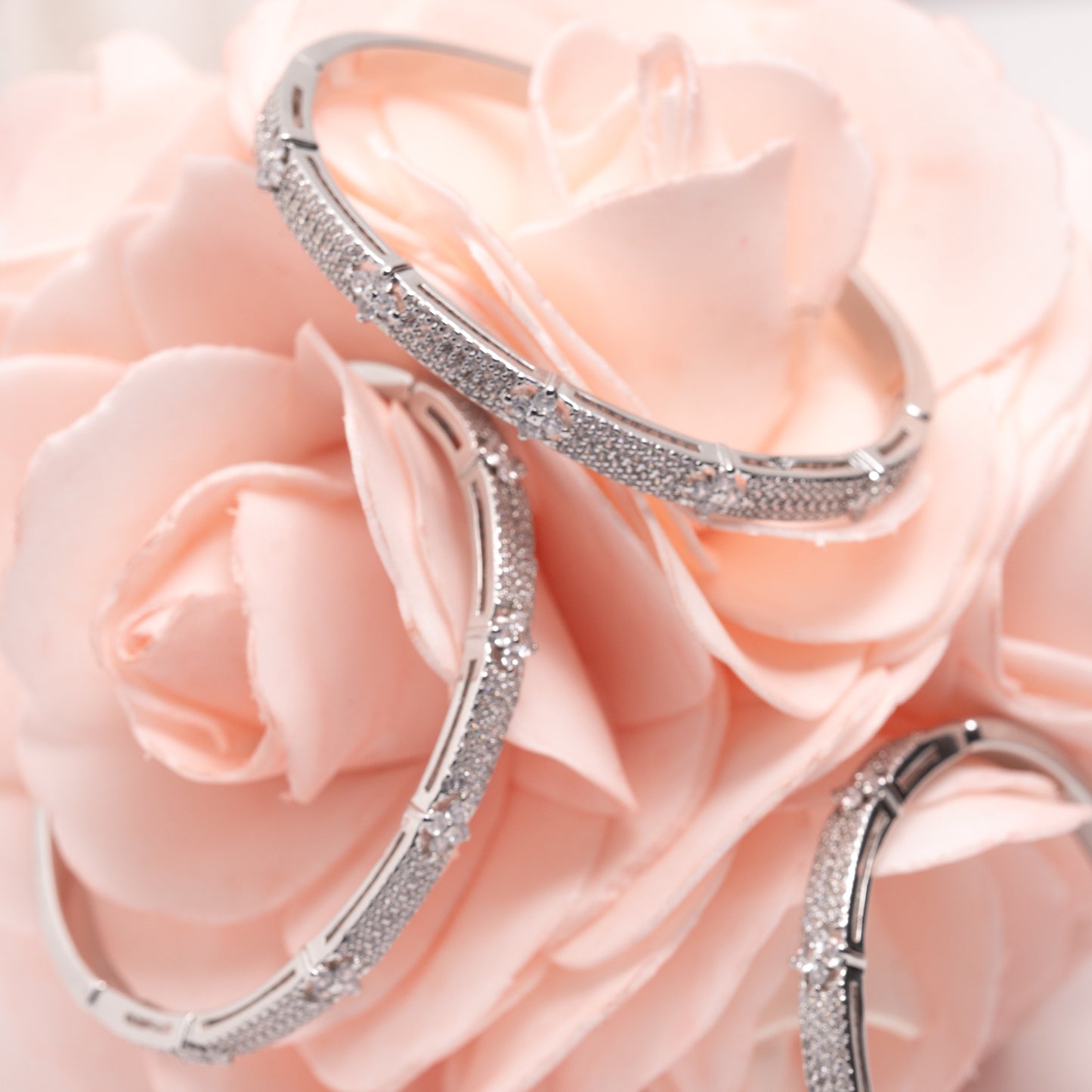 - Nouveaut - Bracelet argenté- strass-acier inoxydable