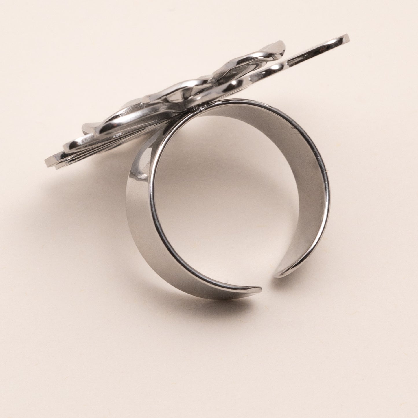 Bague argentée fleur ajustable – acier inoxydable waterproof