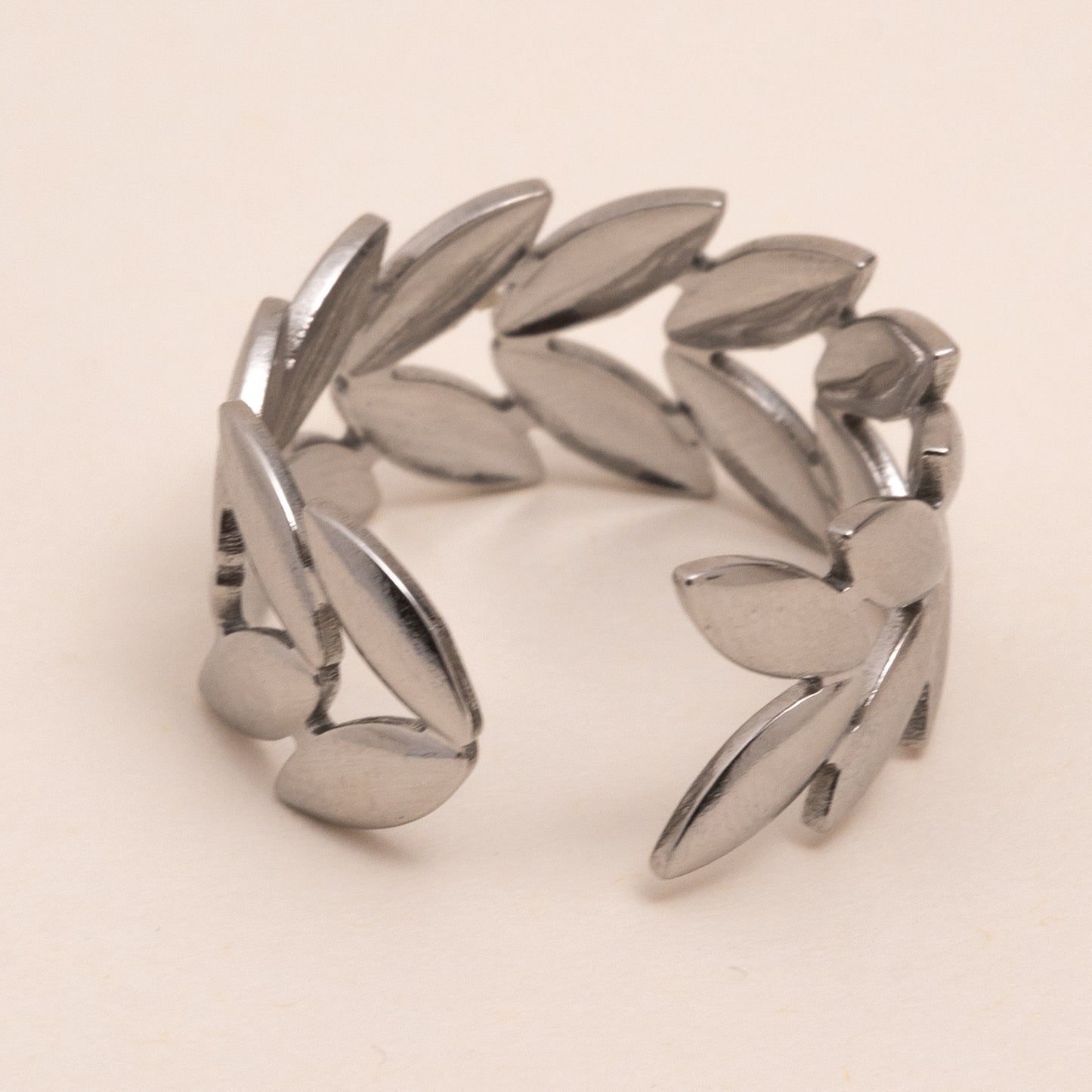 Bague argentée feuillage géométrique ajustable – acier inoxydable waterproof