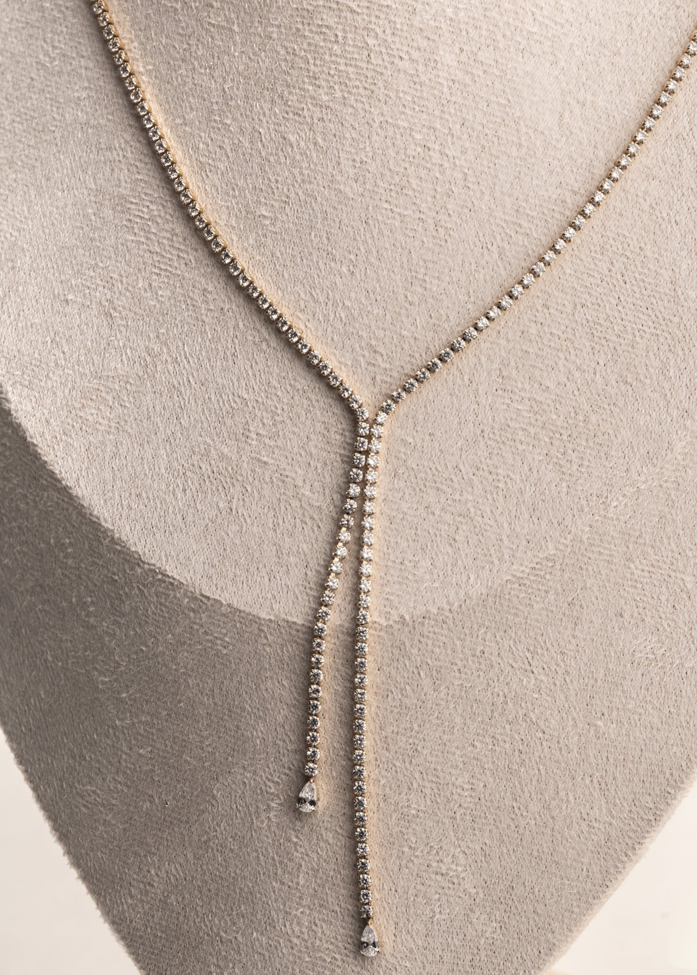 collier rivière en cravate doré