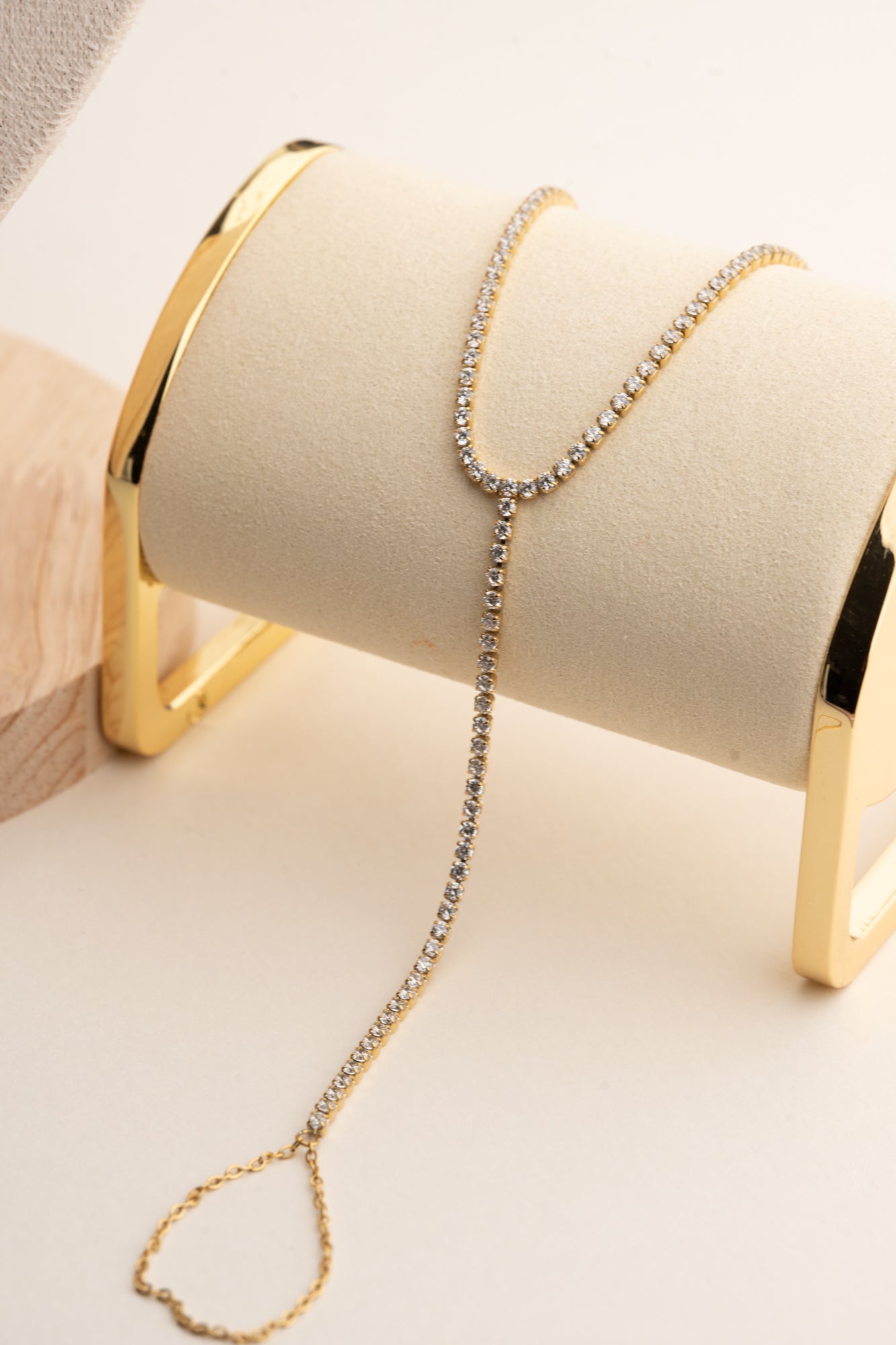 bracelet rivière de main étincelant- acier inoxydable doré et strass