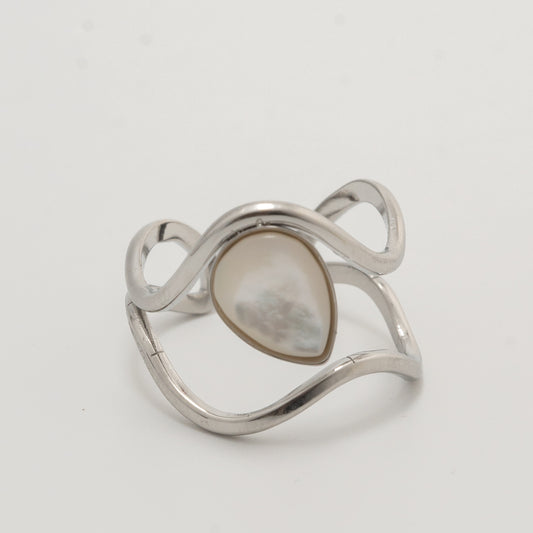 Bague argentée avec nacre en acier inoxydable - vue de face